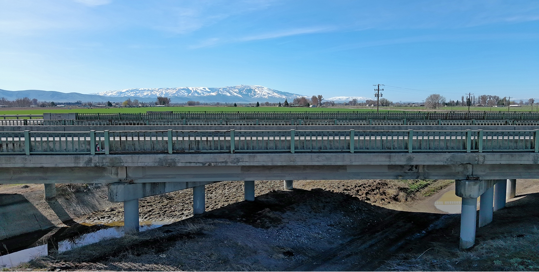 Canal bridges, side perspective